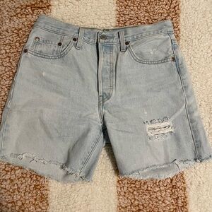 Women’s Levi’s 501 light wash denim shorts